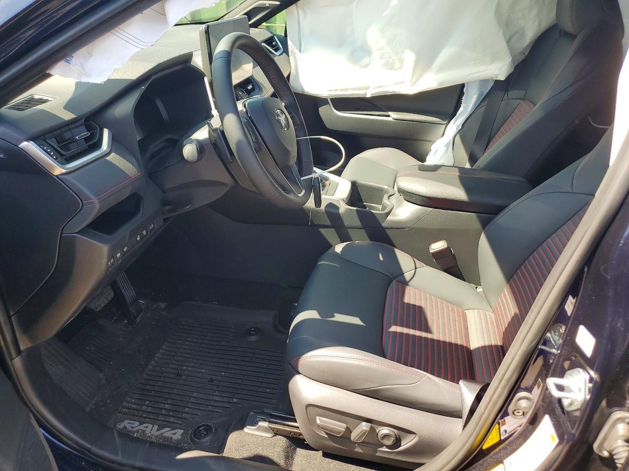 2025 TOYOTA RAV4 XSE — Фото 7 из 13