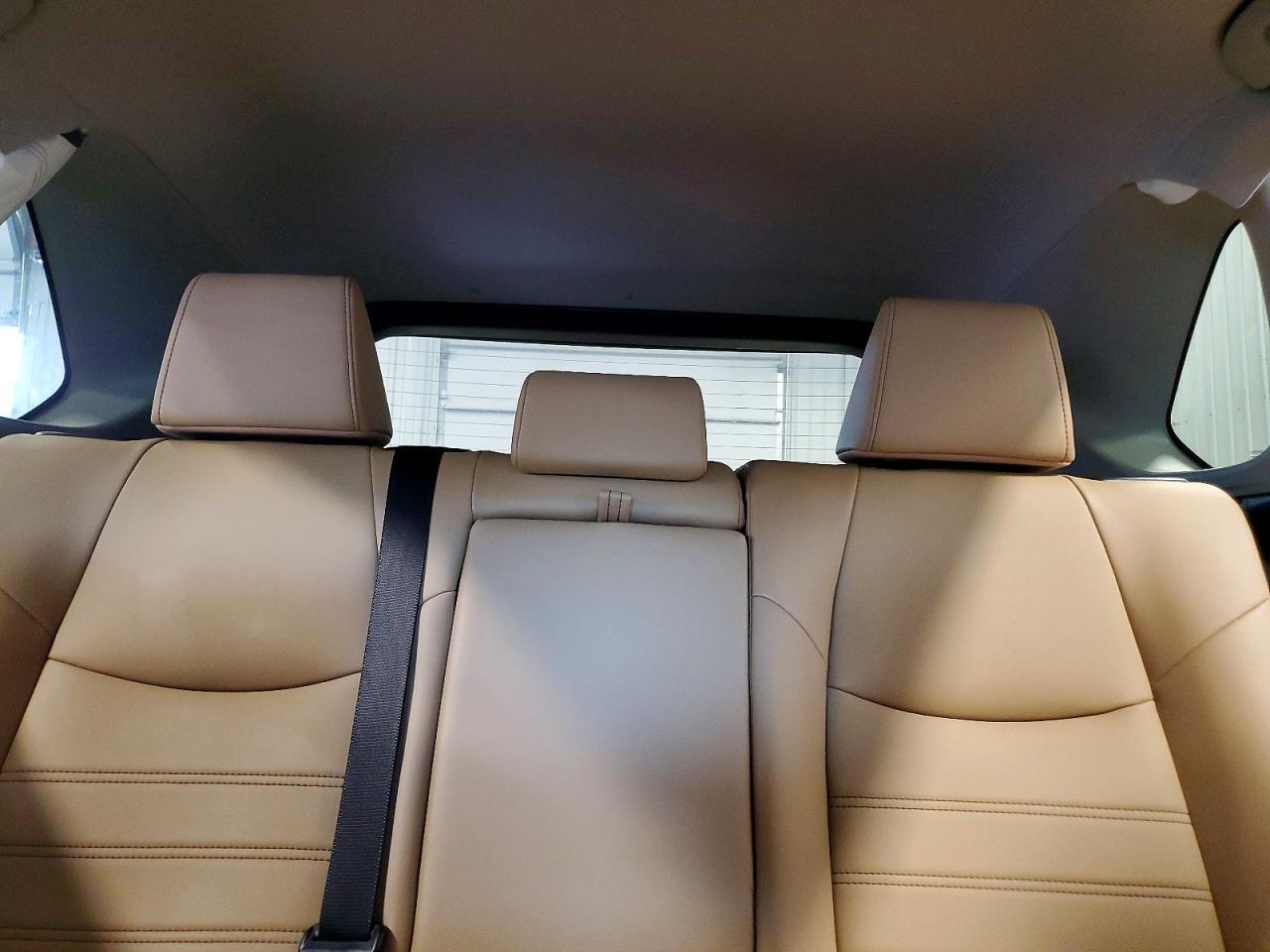 2025 TOYOTA RAV4 XLE PREMIUM — Фото 10 из 13