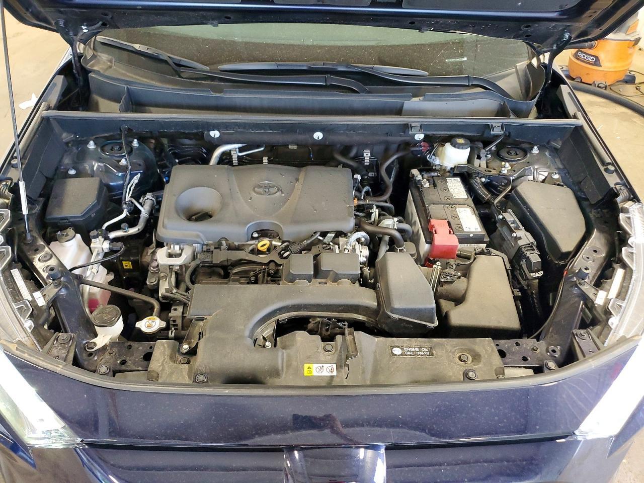 2025 TOYOTA RAV4 XLE PREMIUM — Фото 12 из 13