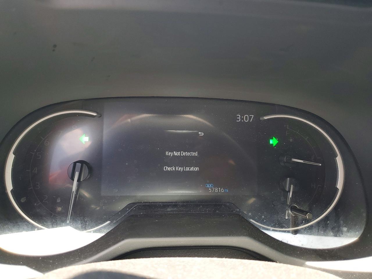 2025 TOYOTA RAV4 XLE PREMIUM — Фото 9 из 13