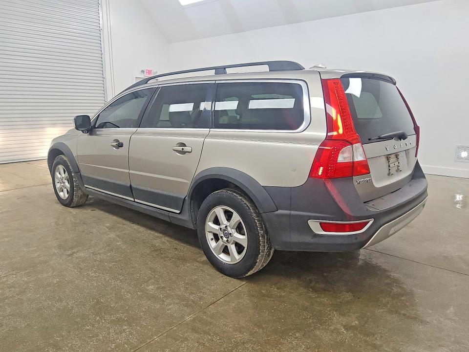 2011 VOLVO XC70 3.2 — Фото 2 из 12