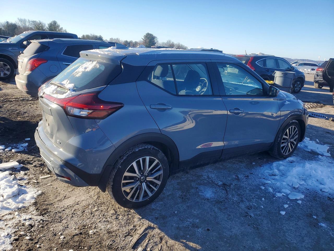 2021 NISSAN KICKS — Фото 3 из 12