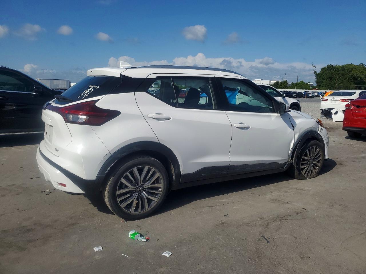 2021 NISSAN KICKS SV — Фото 3 из 13