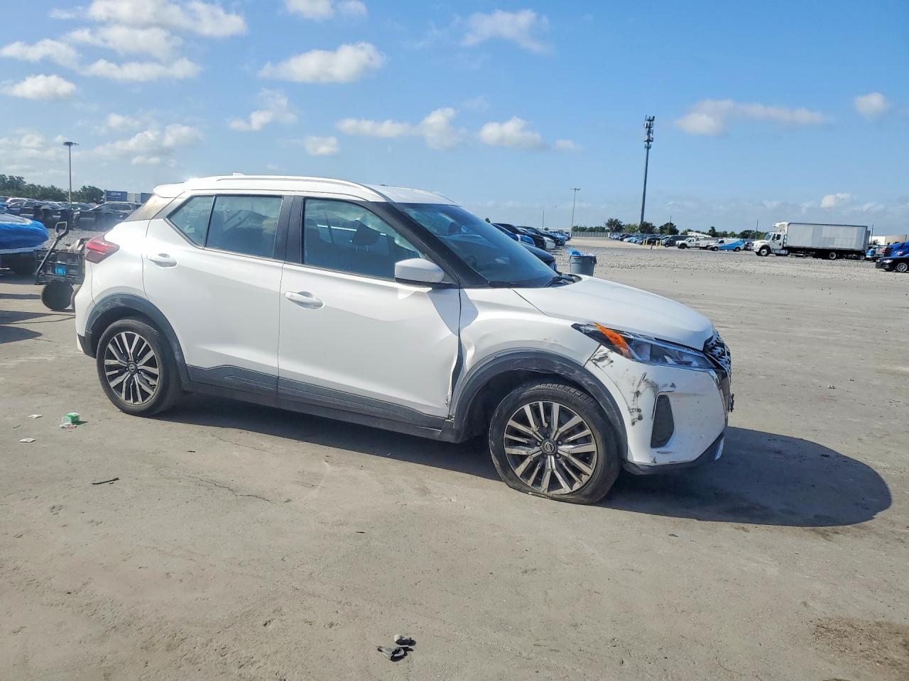 2021 NISSAN KICKS SV — Фото 4 из 13