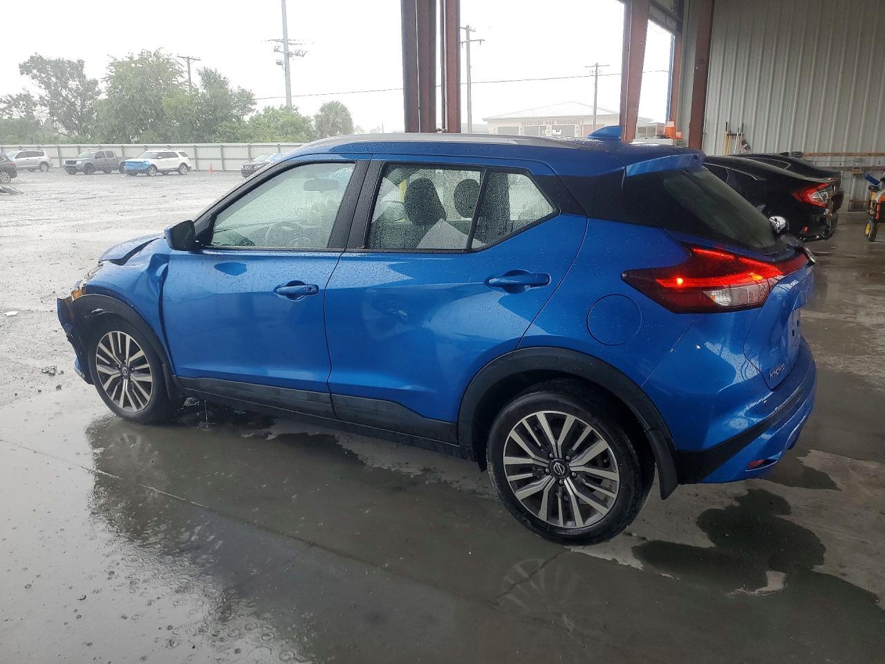 2021 NISSAN KICKS SV — Фото 2 из 12