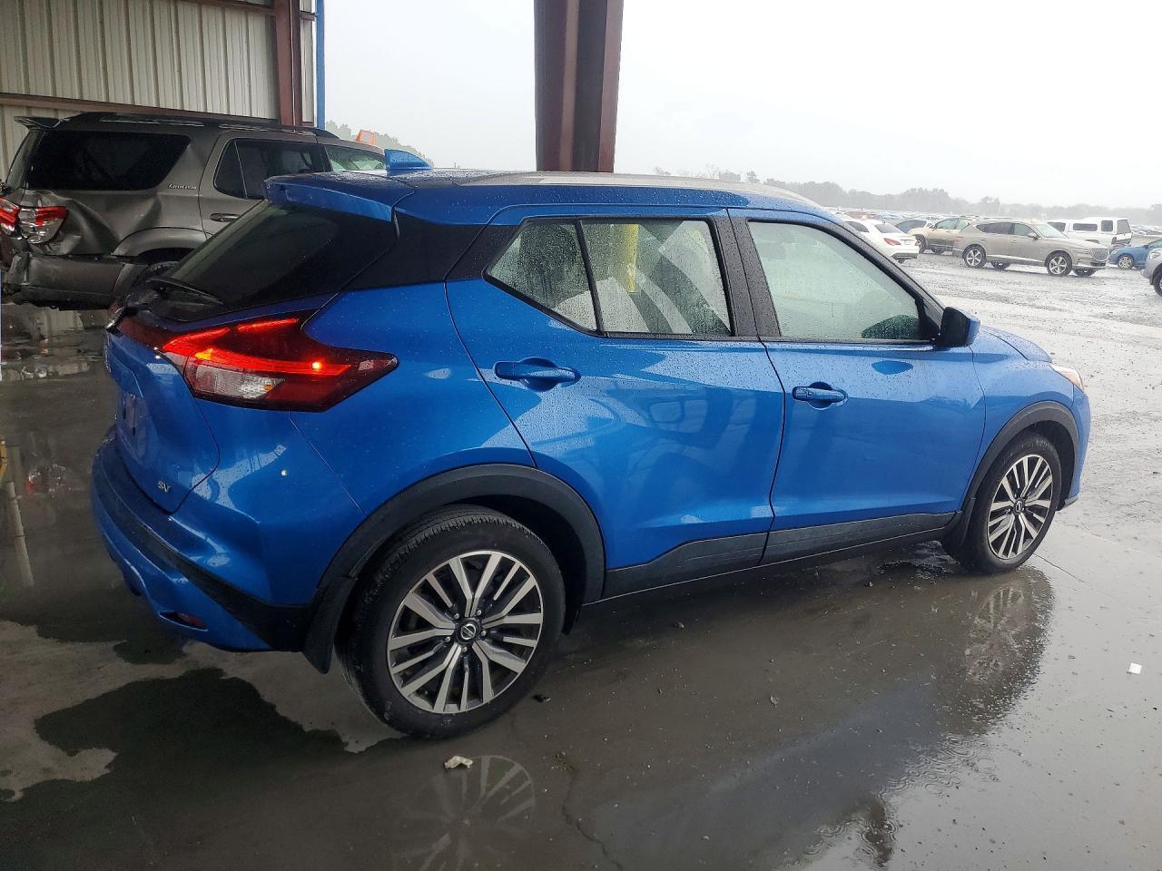 2021 NISSAN KICKS SV — Фото 3 из 12