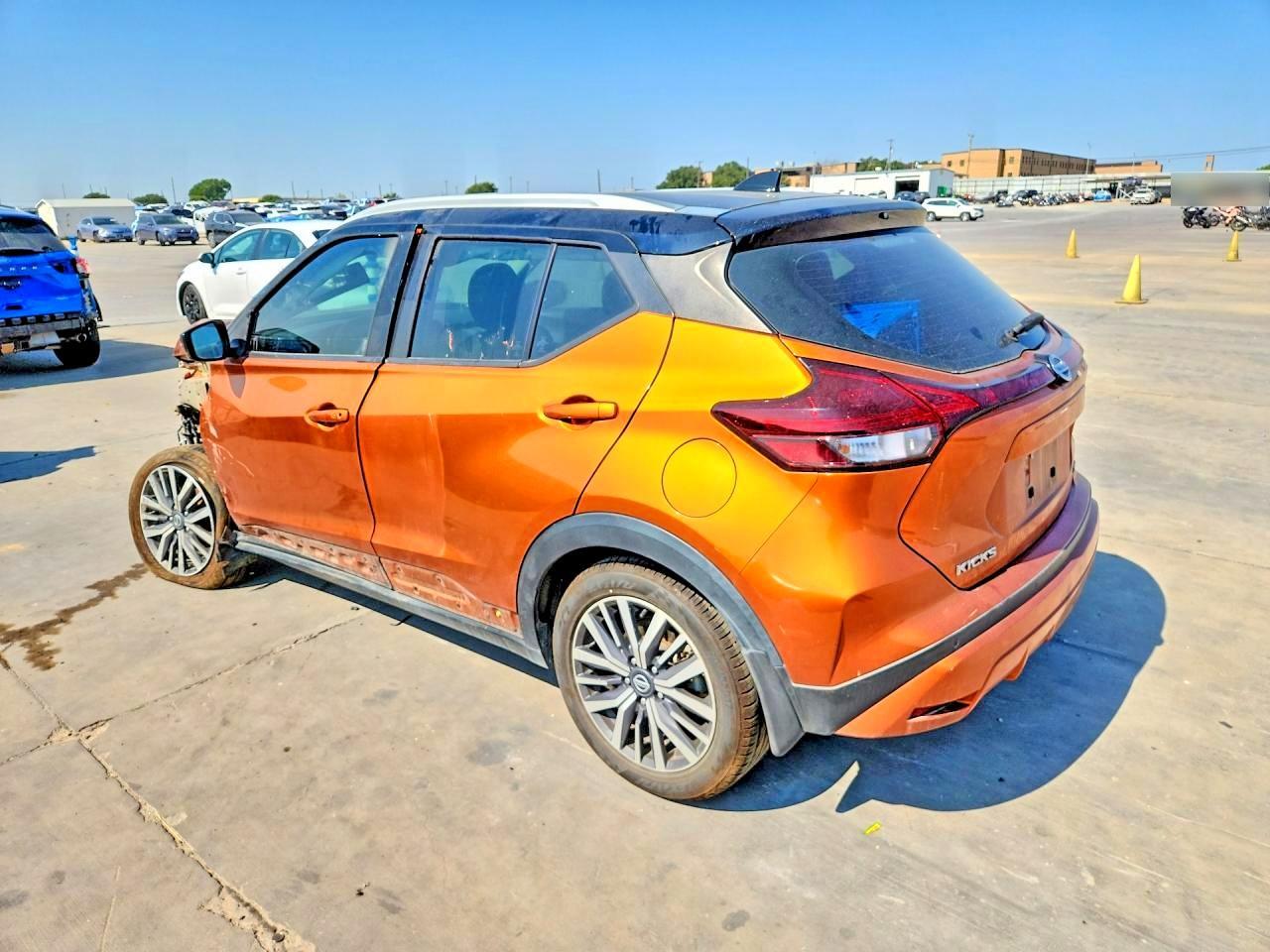 2021 NISSAN KICKS SV — Фото 2 из 12