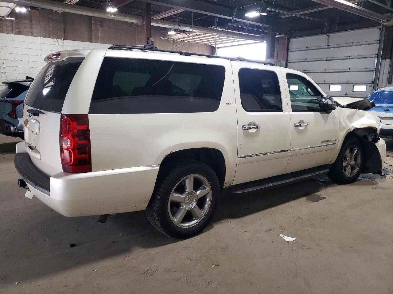 2014 CHEVROLET SUBURBAN K1500 LTZ — Фото 3 из 14