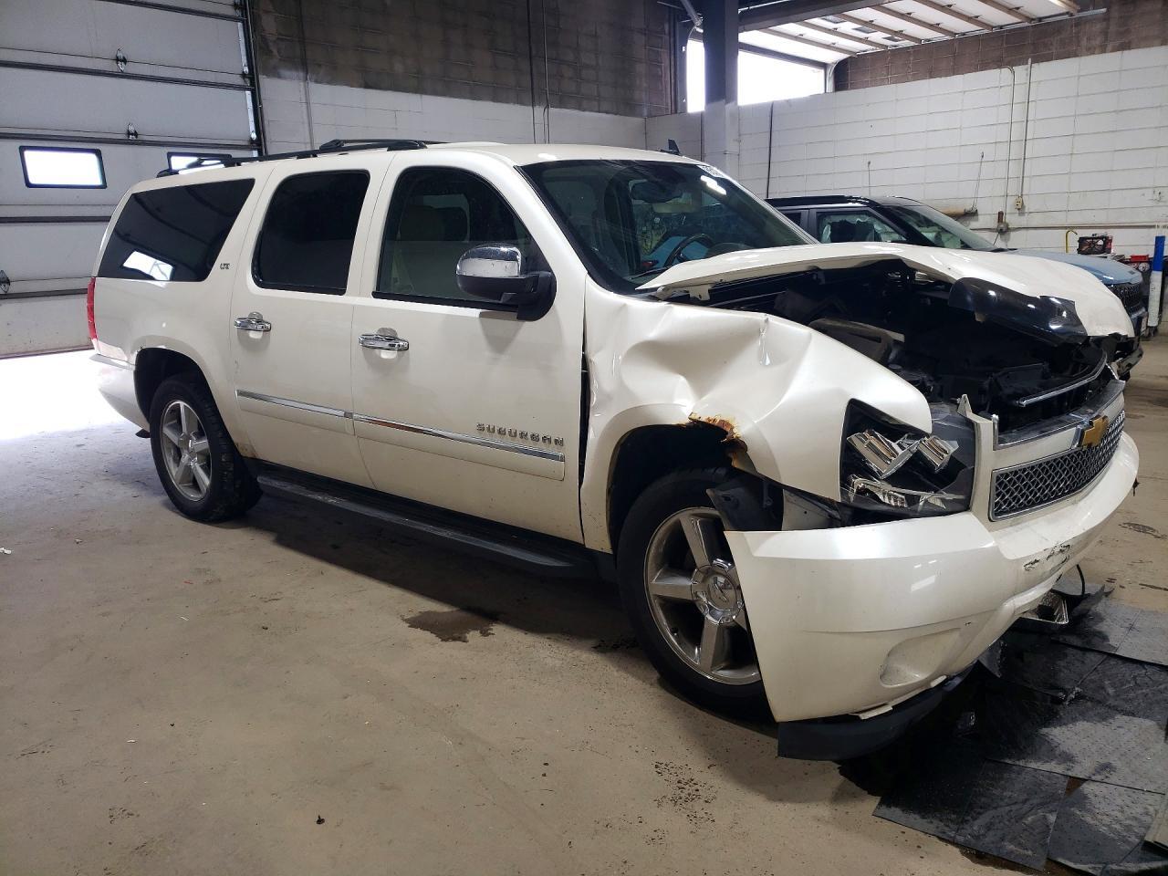 2014 CHEVROLET SUBURBAN K1500 LTZ — Фото 4 из 14