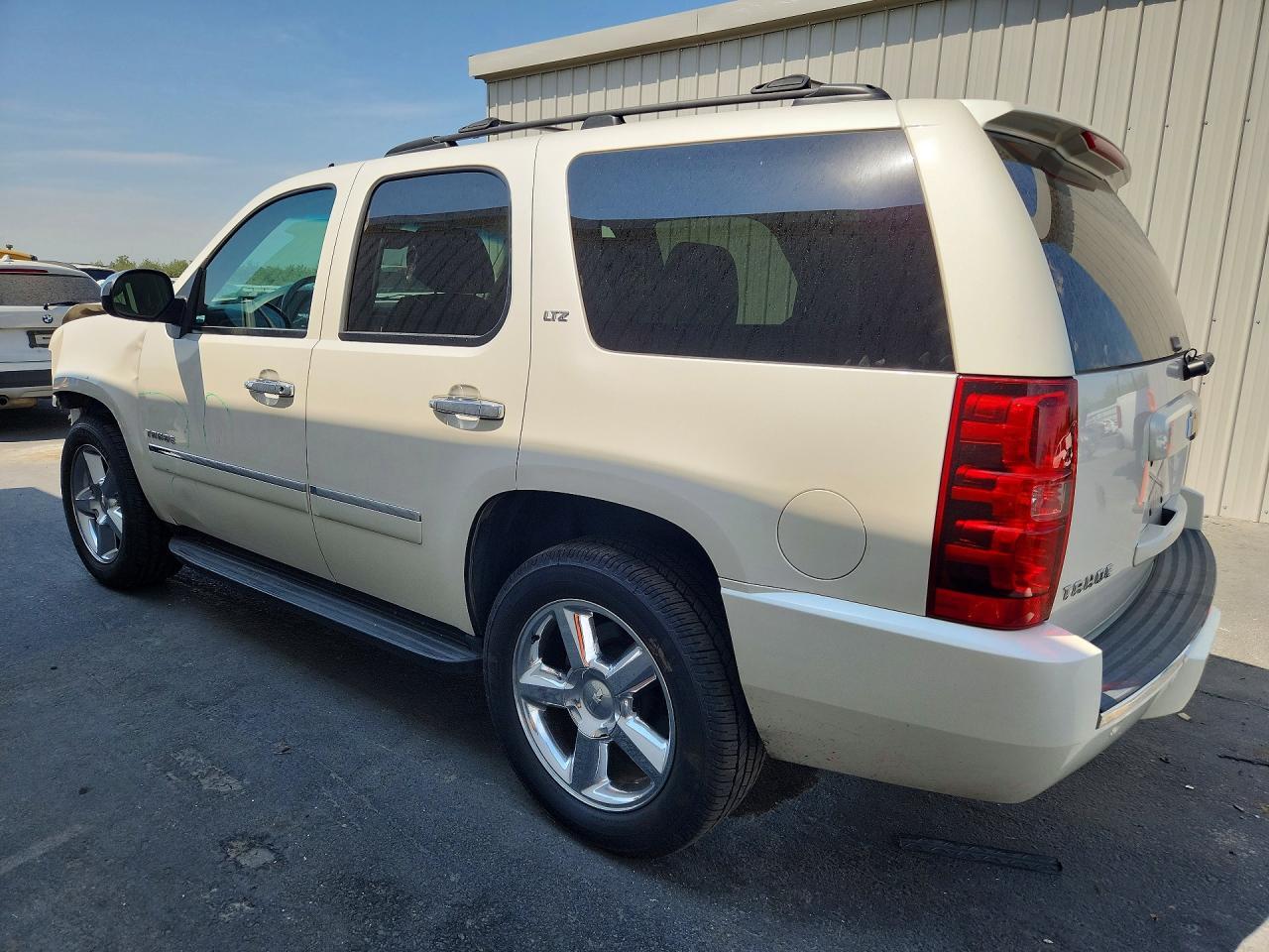 2014 CHEVROLET TAHOE C1500 LTZ — Фото 2 из 14