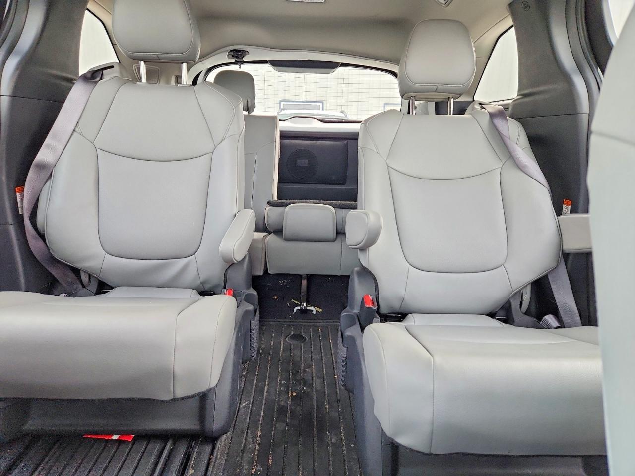 2025 TOYOTA SIENNA XLE 7-PASSENGER — Фото 10 из 13