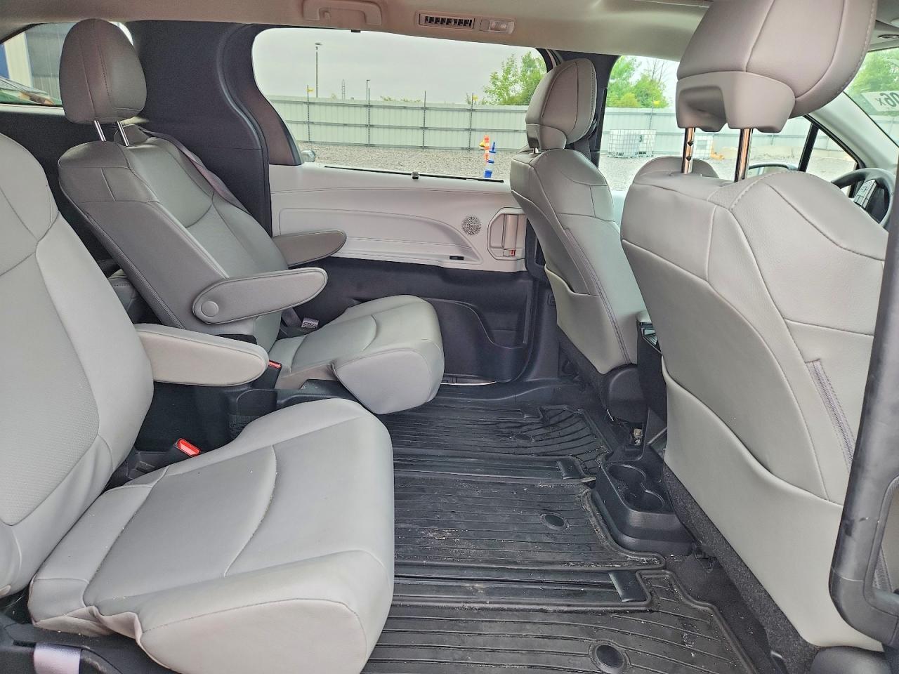 2025 TOYOTA SIENNA XLE 7-PASSENGER — Фото 11 из 13