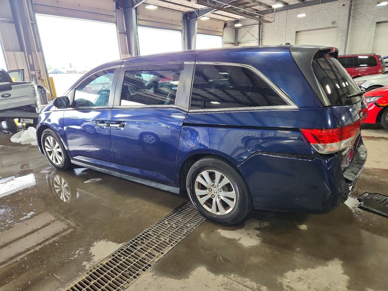 5FNRL5H69HB004551 2017 HONDA ODYSSEY photo no. 2
