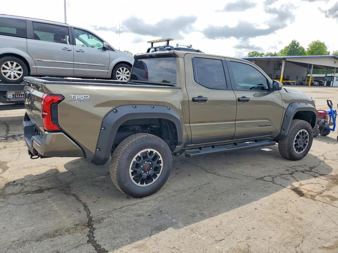 2025 TOYOTA TACOMA TRD OFF-ROAD — Фото 3 из 12