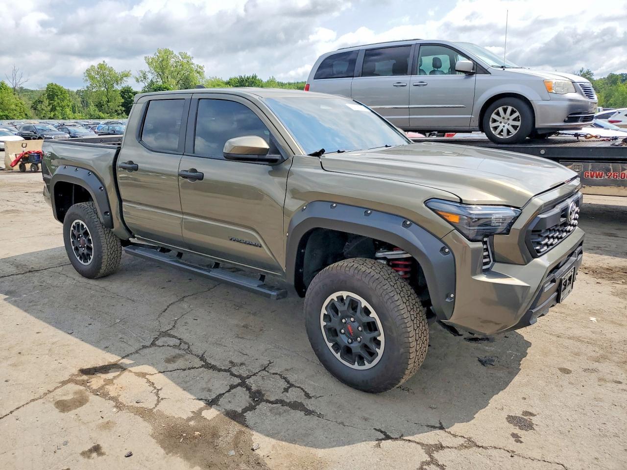 2025 TOYOTA TACOMA TRD OFF-ROAD — Фото 4 из 12