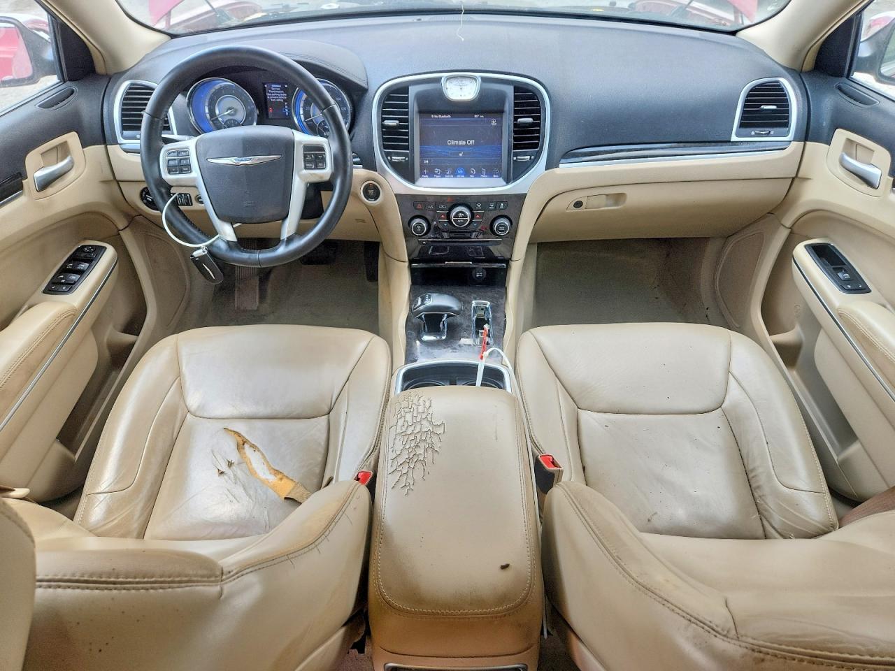 2014 CHRYSLER 300 — Фото 8 из 12