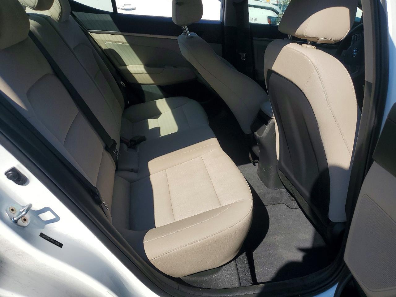 2017 HYUNDAI ELANTRA SE — Фото 10 из 12