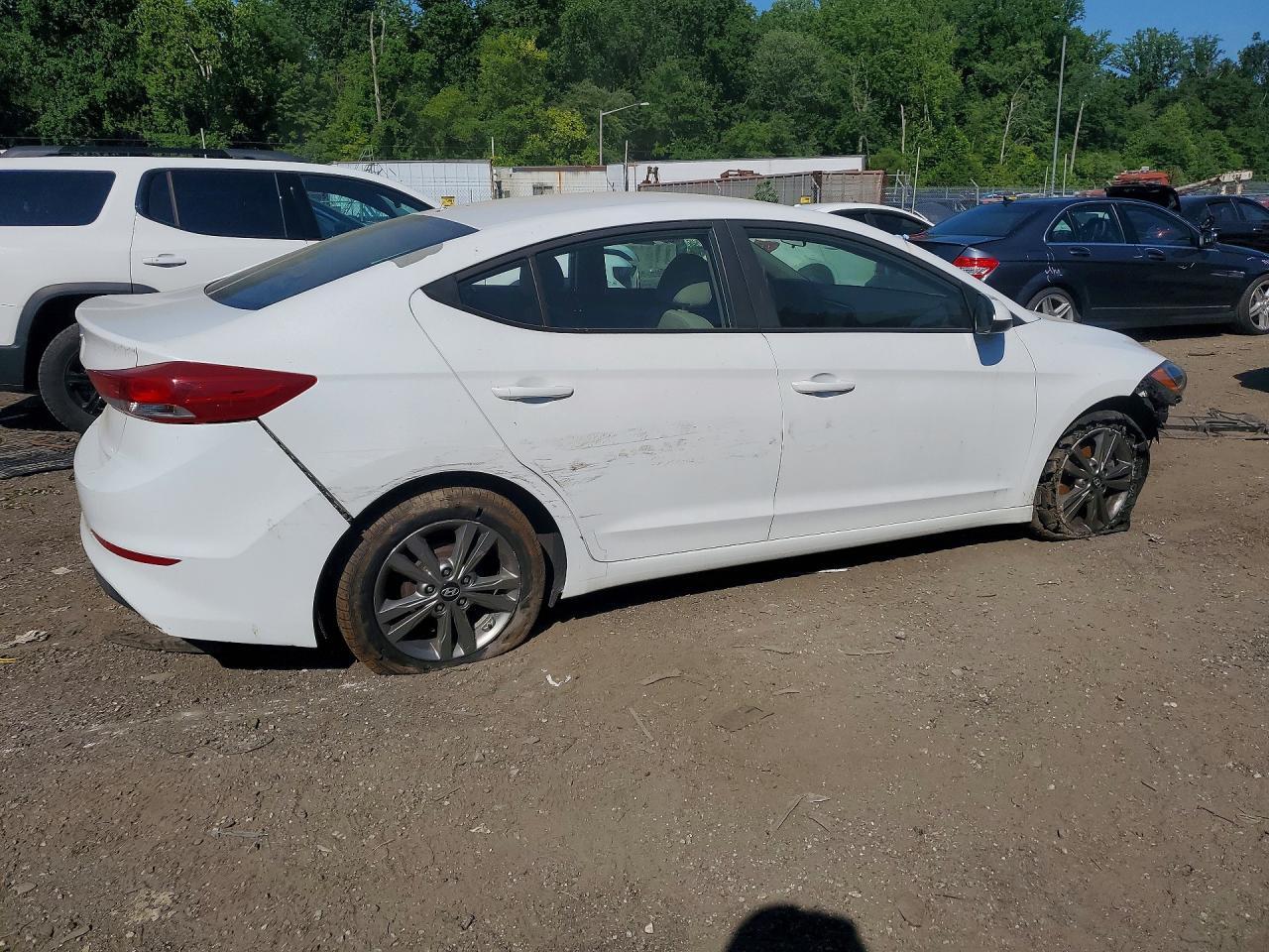 2017 HYUNDAI ELANTRA SE — Фото 3 из 12
