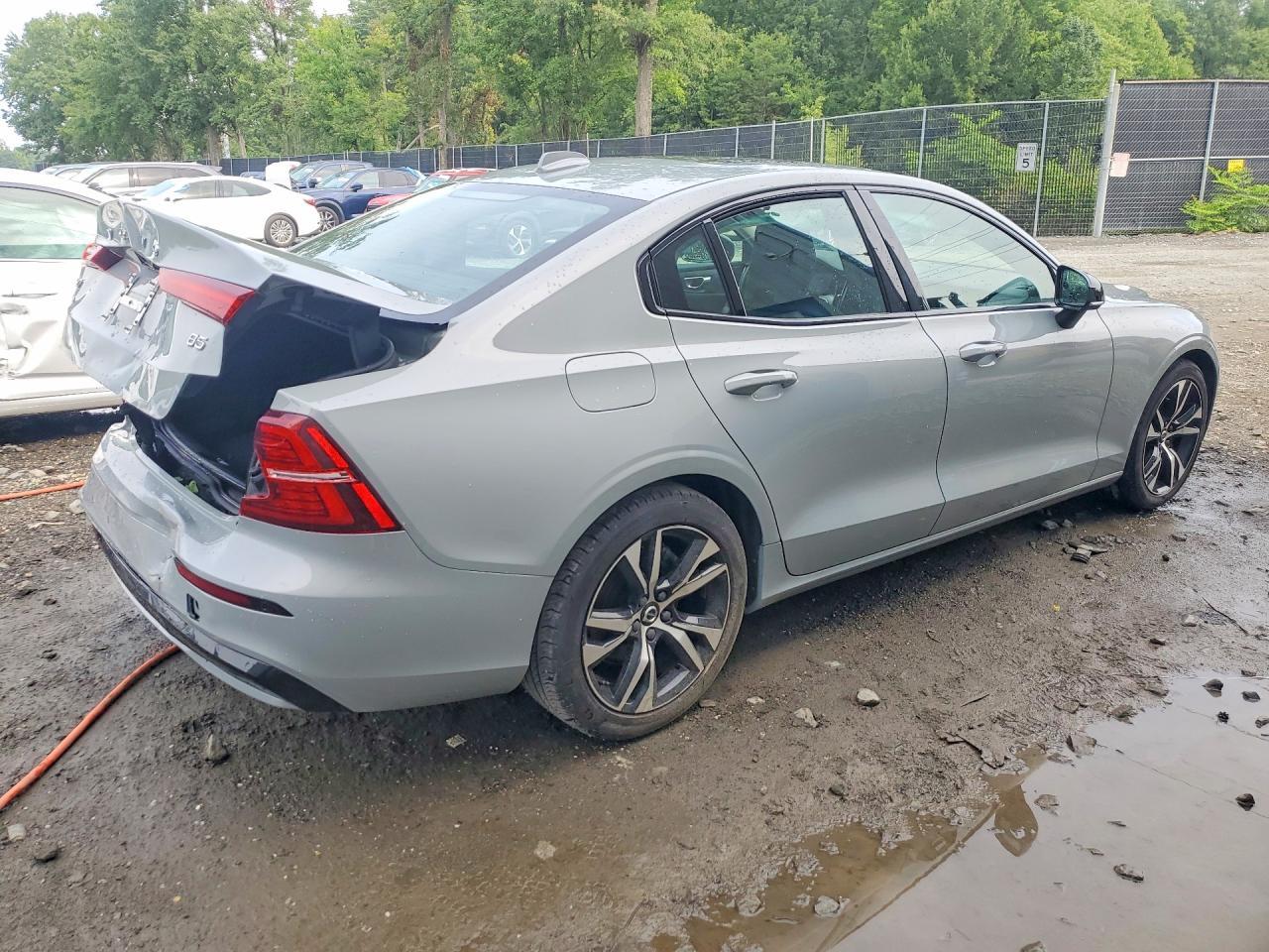 7JRL12FJ0SG362685 2025 VOLVO S60 photo no. 3