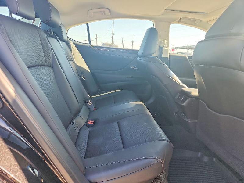 2019 LEXUS ES 300H — Фото 10 из 12