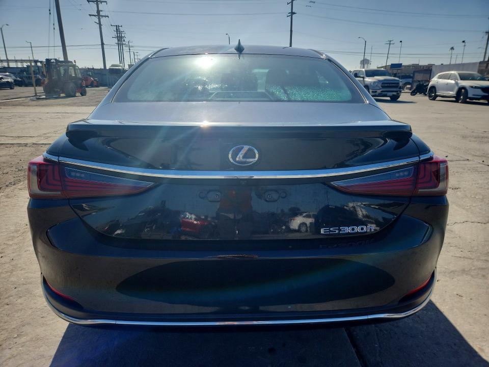 2019 LEXUS ES 300H — Фото 6 из 12