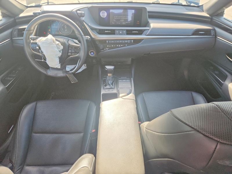 2019 LEXUS ES 300H — Фото 8 из 12