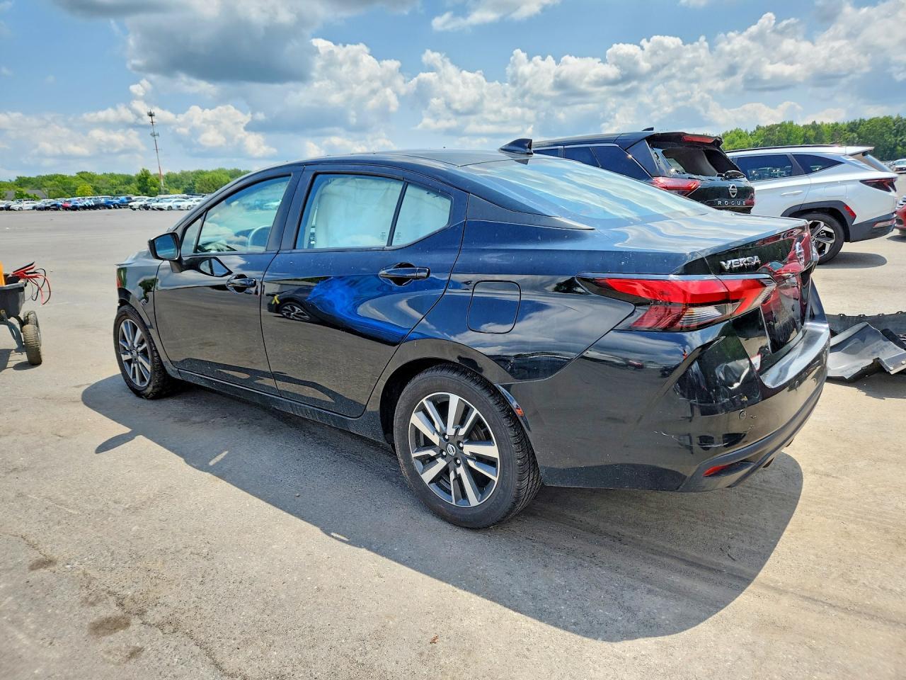 2021 NISSAN VERSA SV — Фото 2 из 13