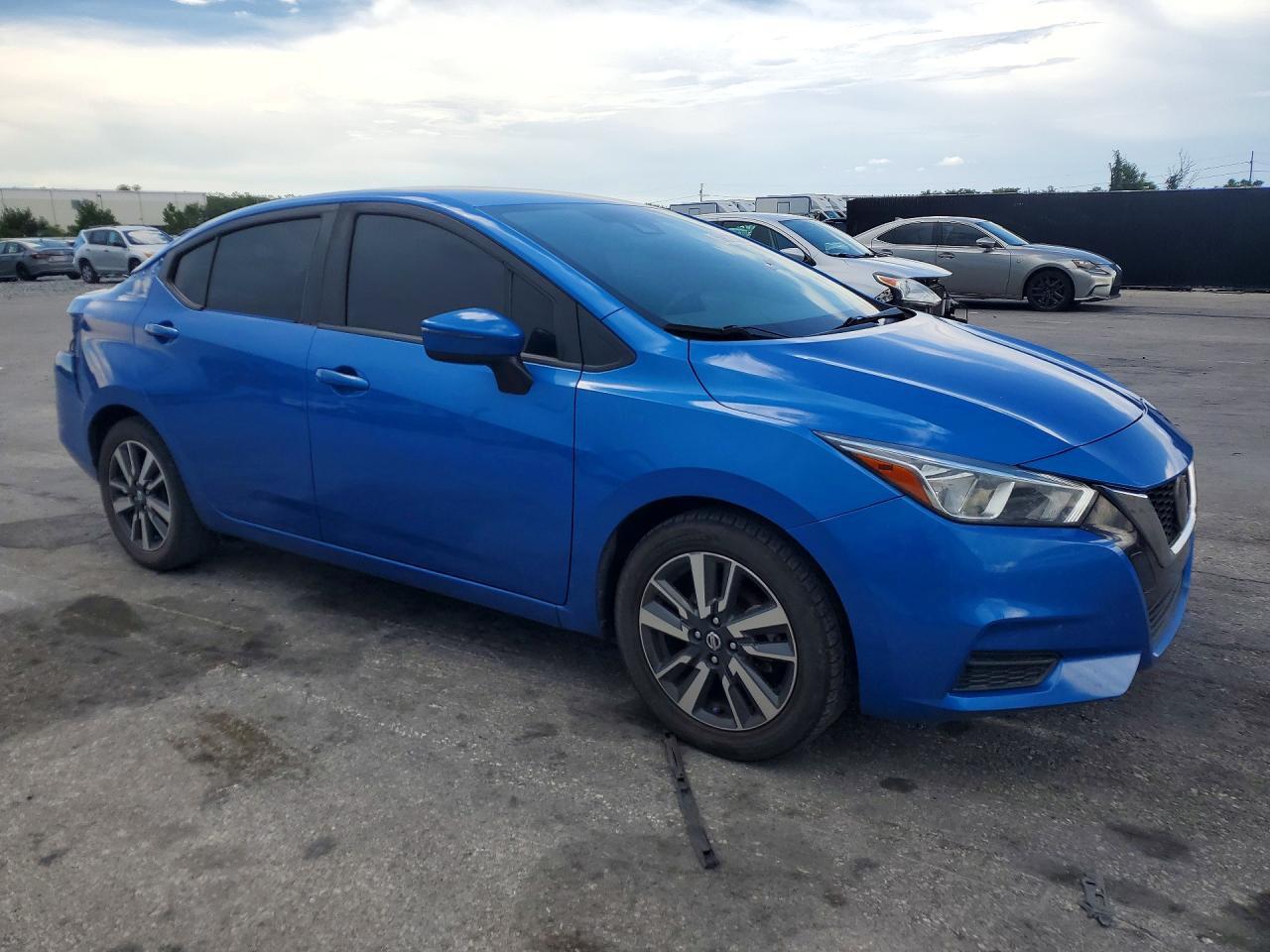 2021 NISSAN VERSA SV — Фото 4 из 12