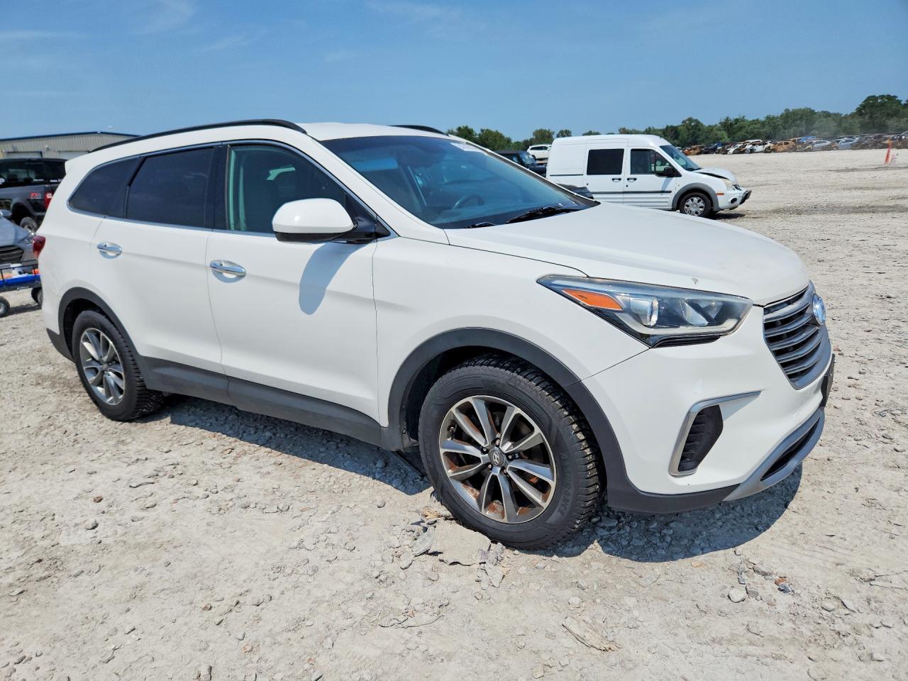 2017 HYUNDAI SANTA FE SE — Фото 4 из 13