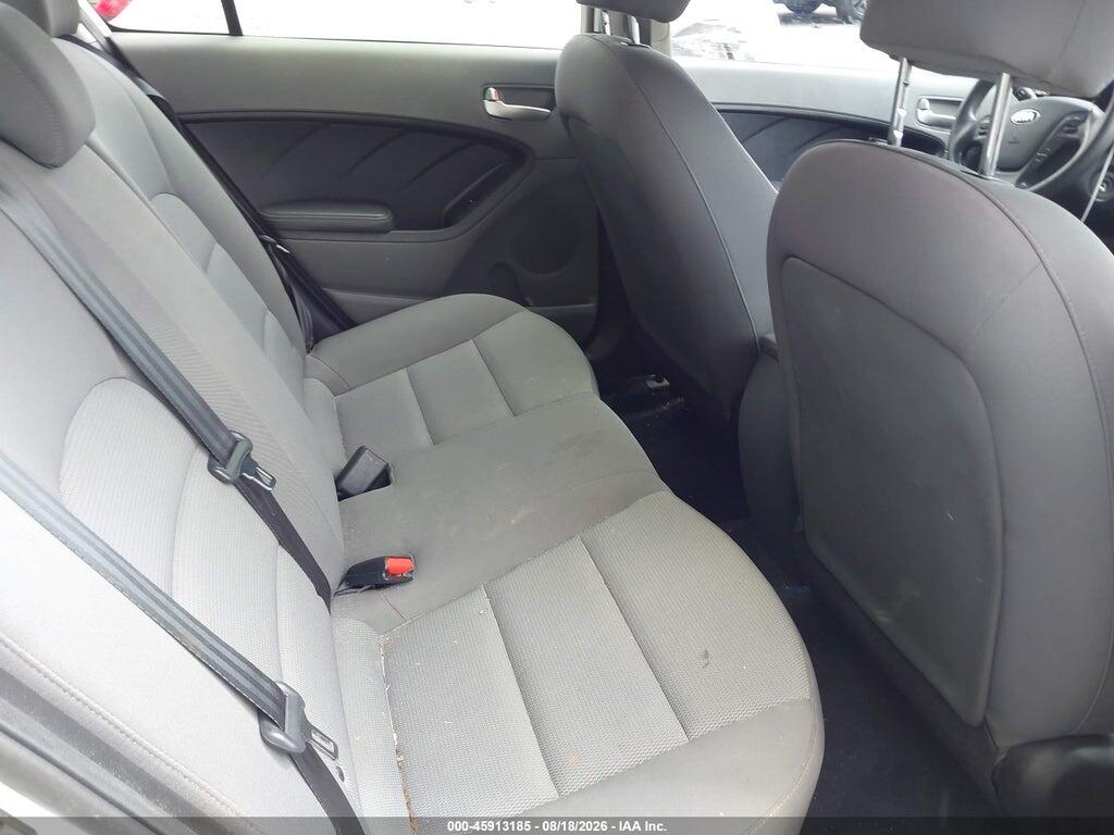 3KPFK4A75HE062097 2017 KIA FORTE photo no. 8