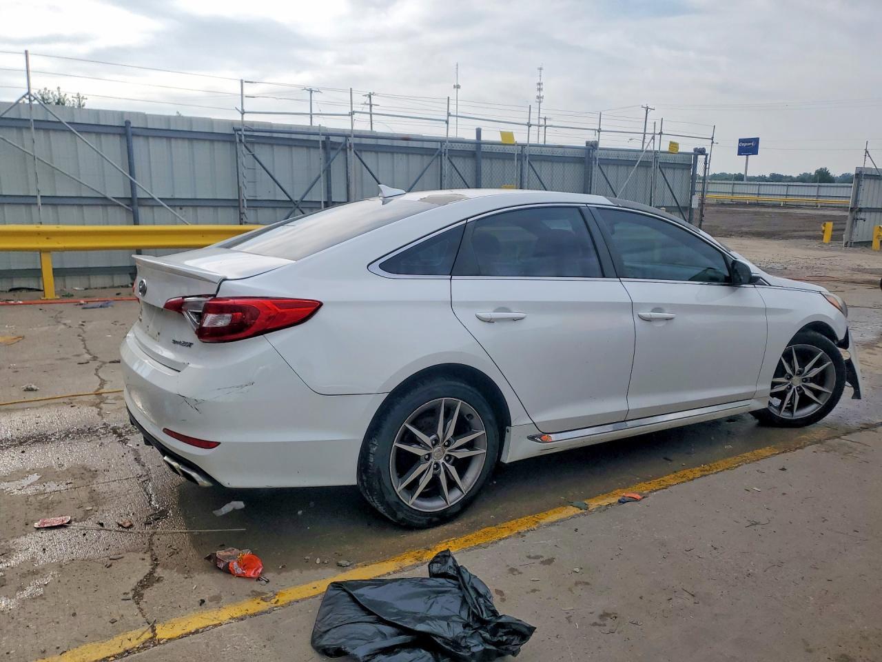 2017 HYUNDAI SONATA SPORT 2.0T — Фото 3 из 12