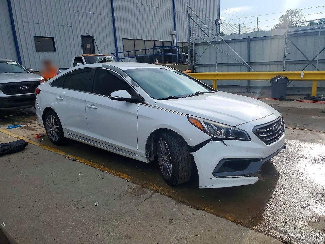 2017 HYUNDAI SONATA SPORT 2.0T — Фото 4 из 12