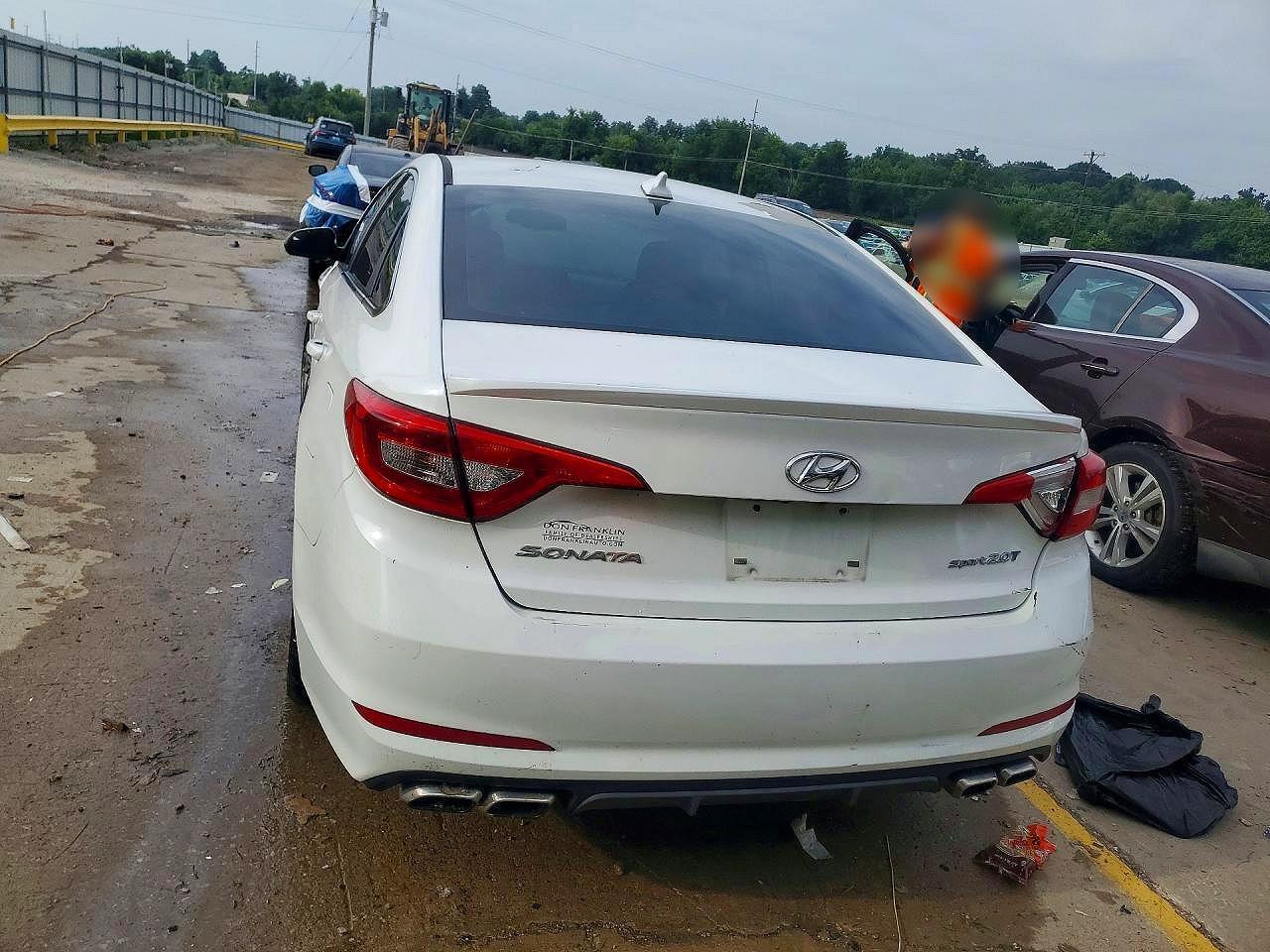 2017 HYUNDAI SONATA SPORT 2.0T — Фото 6 из 12