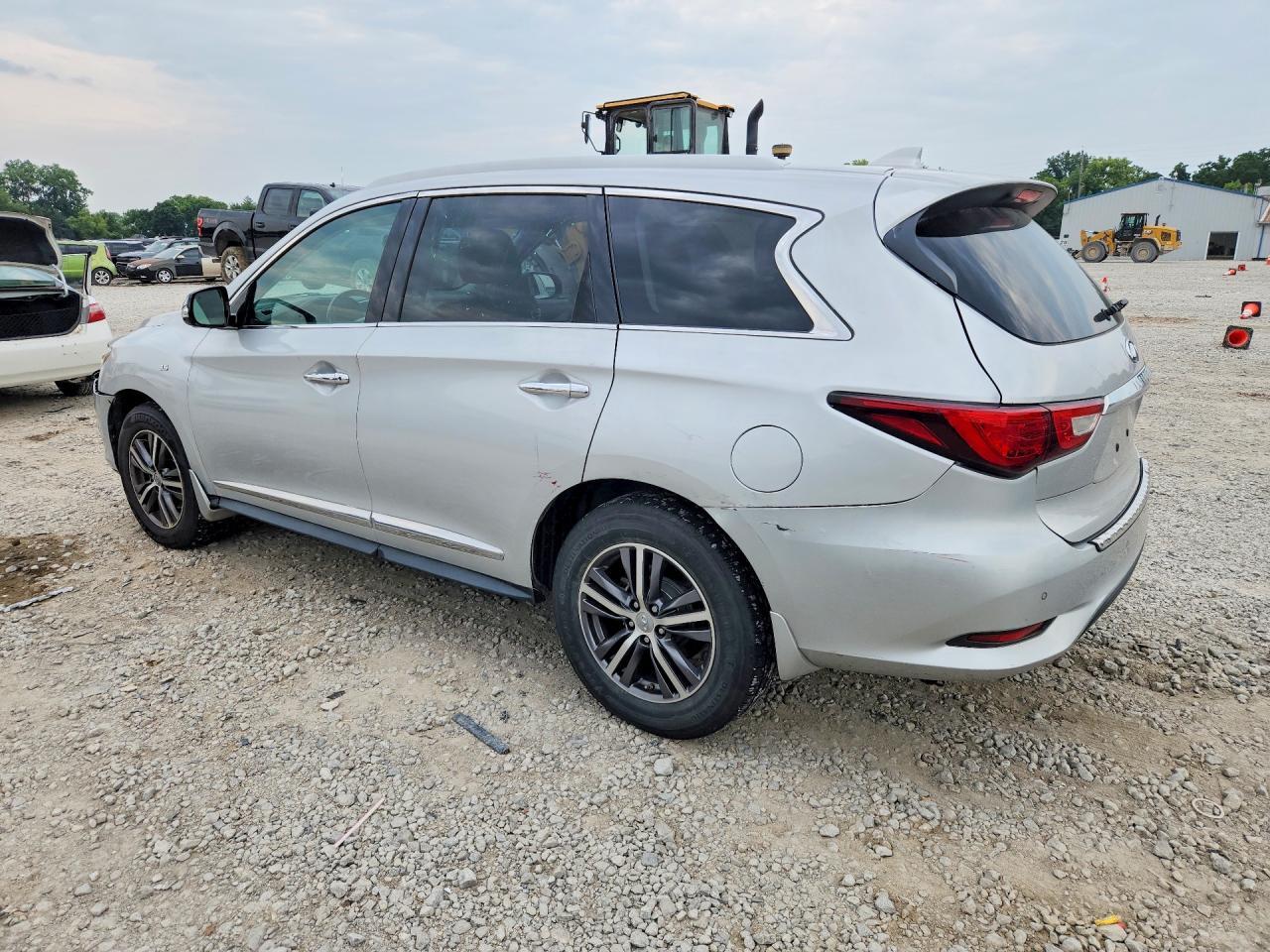 2017 INFINITI QX60 BASE — Фото 2 из 13