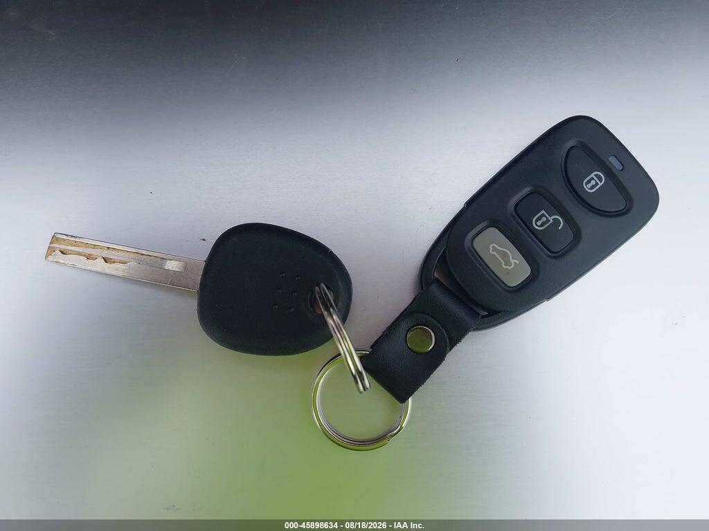 KMHCT5AE1HU323906 2017 HYUNDAI ACCENT photo no. 11