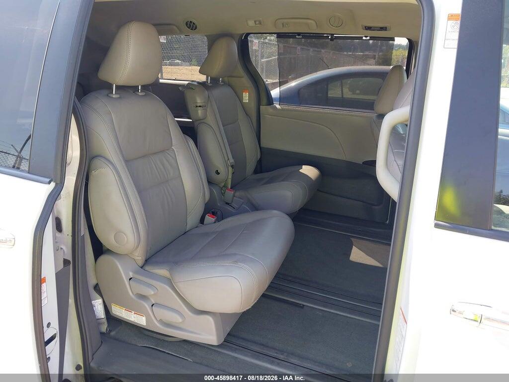 5TDYZ3DC8HS895714 2017 TOYOTA SIENNA photo no. 8