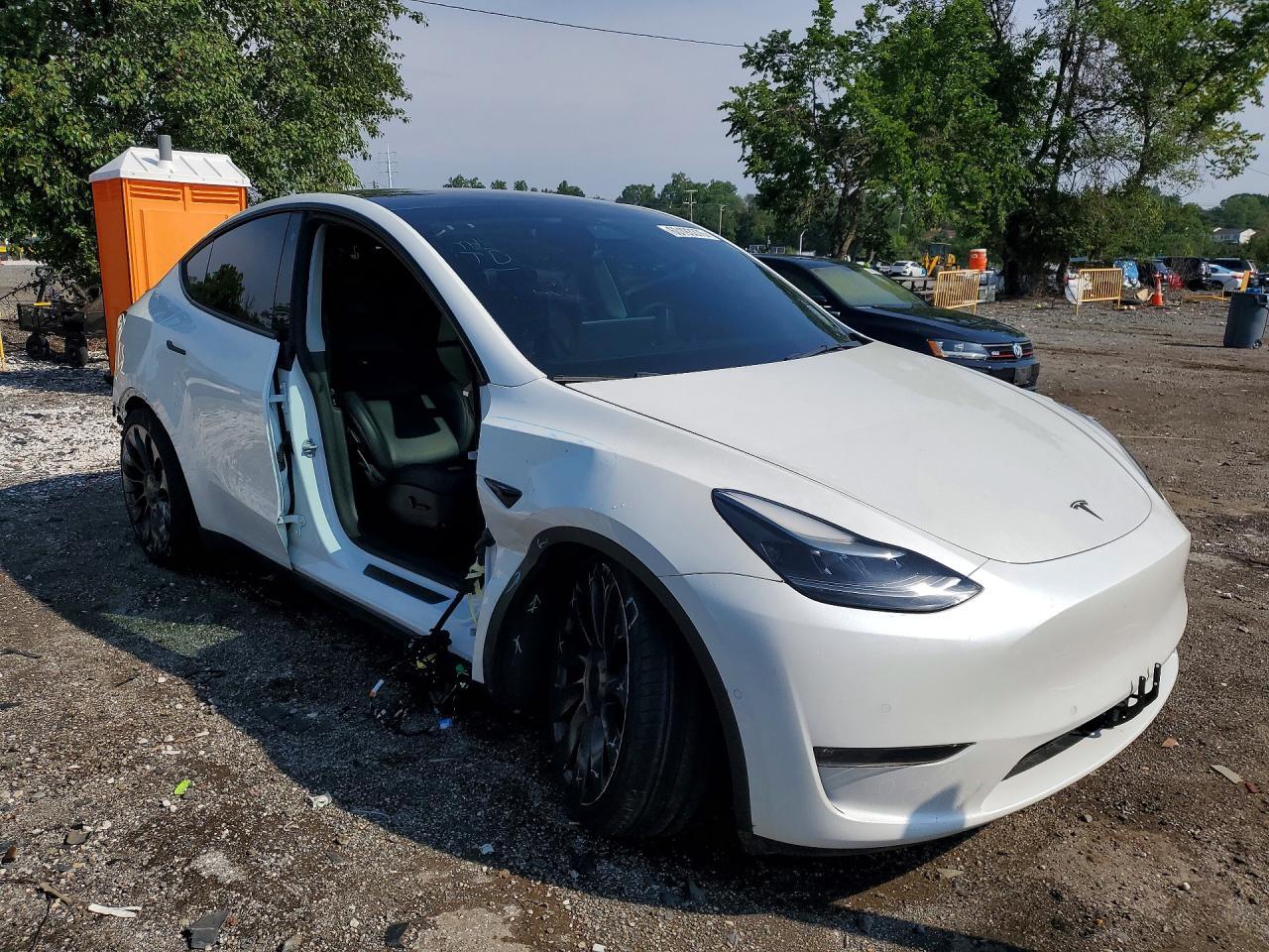 2021 TESLA MODEL Y — Фото 4 из 14