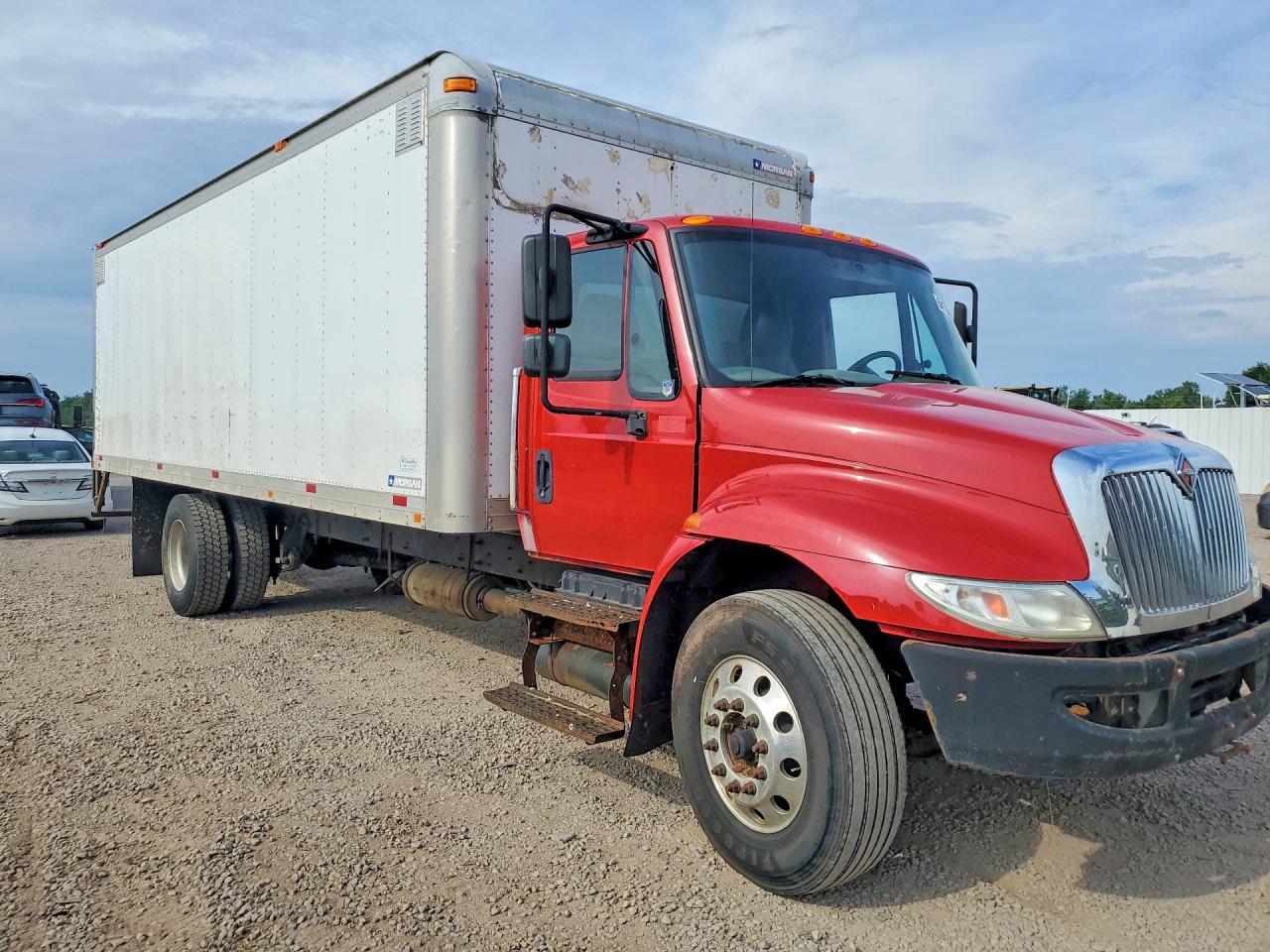 2017 INTERNATIONAL 4300 BOX TRUCK — Фото 4 из 13