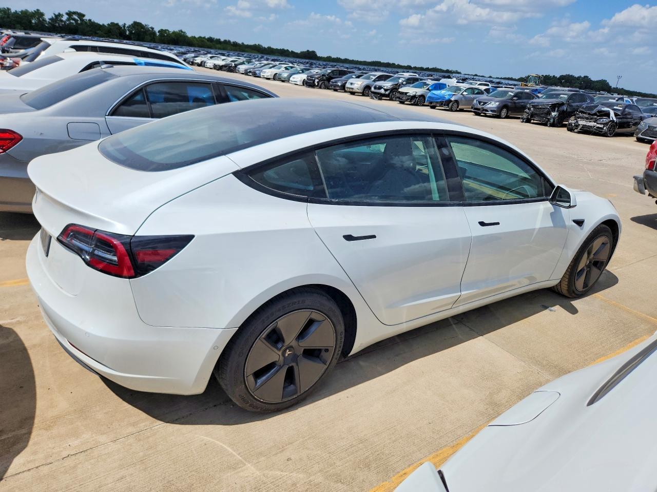 2021 TESLA MODEL 3 — Фото 3 из 13