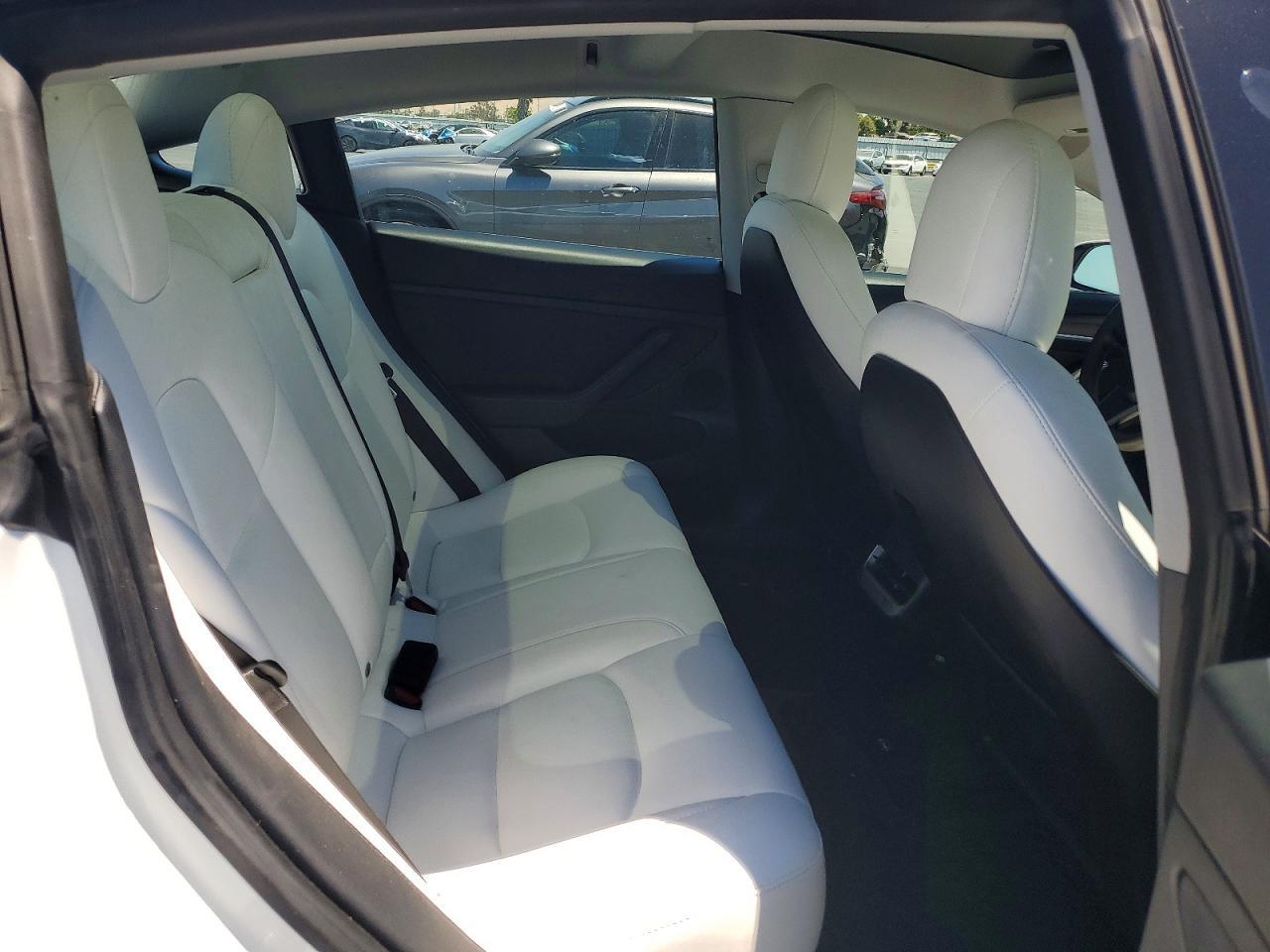 2021 TESLA MODEL 3 — Фото 10 из 12