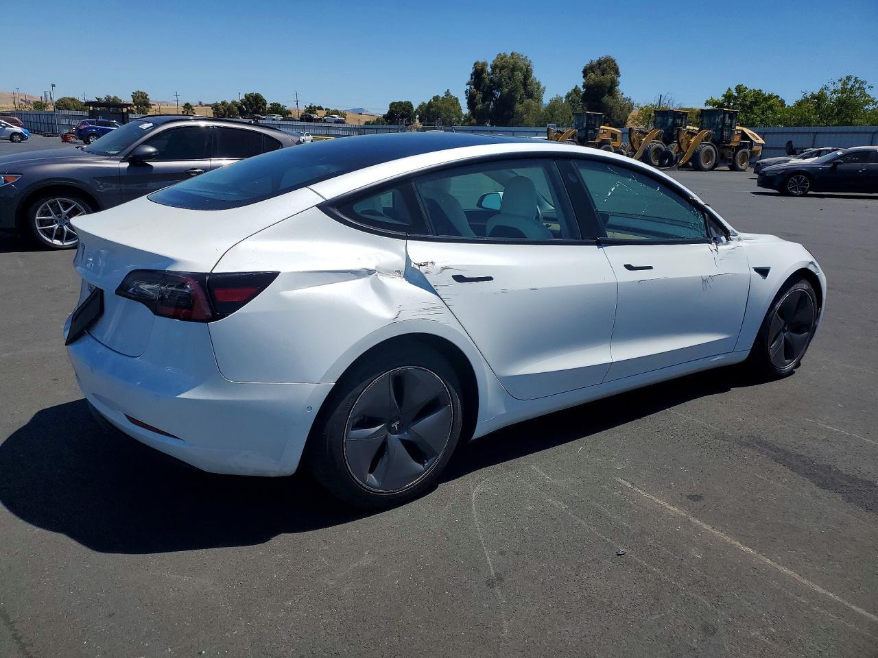 2021 TESLA MODEL 3 — Фото 3 из 12