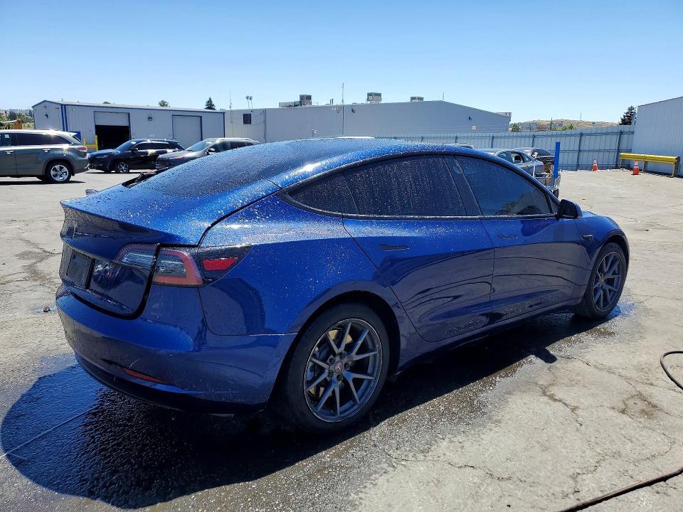 2021 TESLA MODEL 3 — Фото 3 из 12