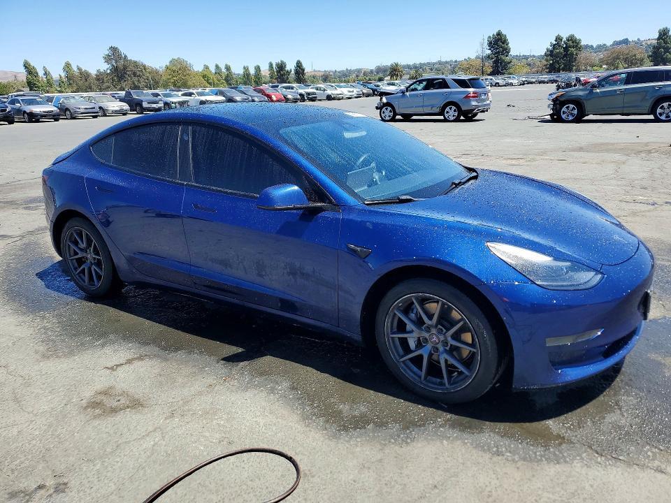 2021 TESLA MODEL 3 — Фото 4 из 12