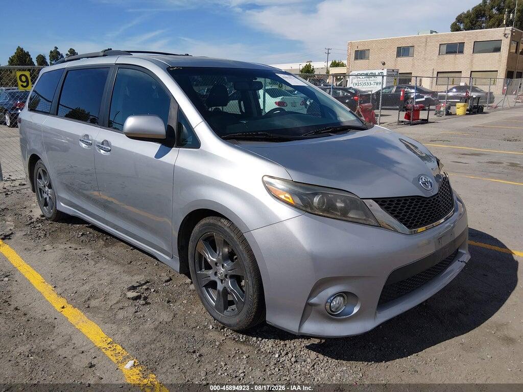 5TDXZ3DC4HS840253 2017 TOYOTA SIENNA photo no. 1