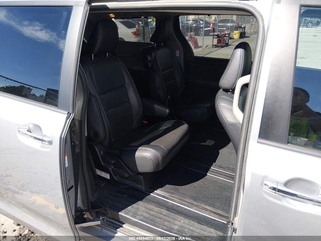 5TDXZ3DC4HS840253 2017 TOYOTA SIENNA photo no. 8
