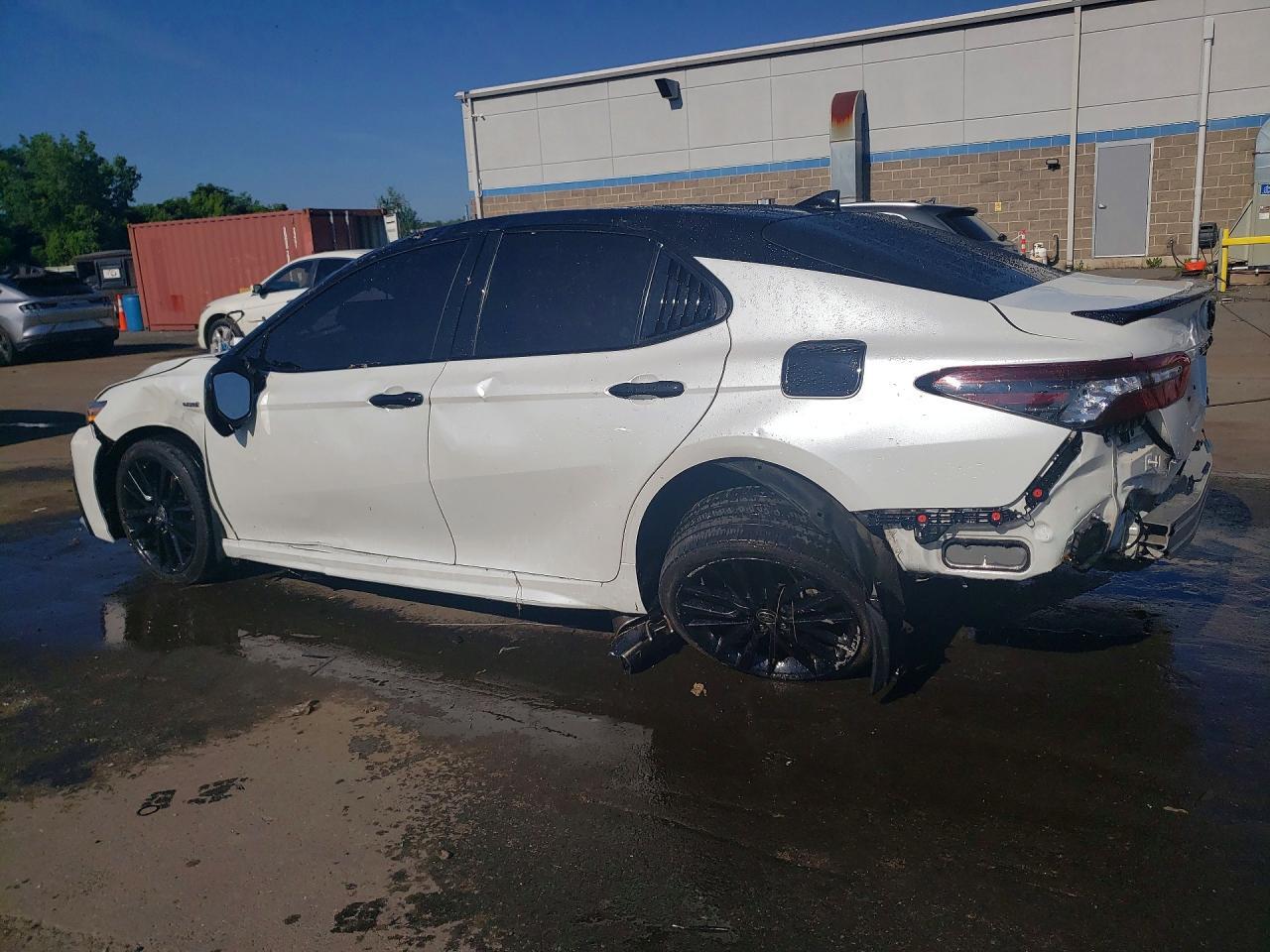 2021 TOYOTA CAMRY XSE — Фото 2 из 12
