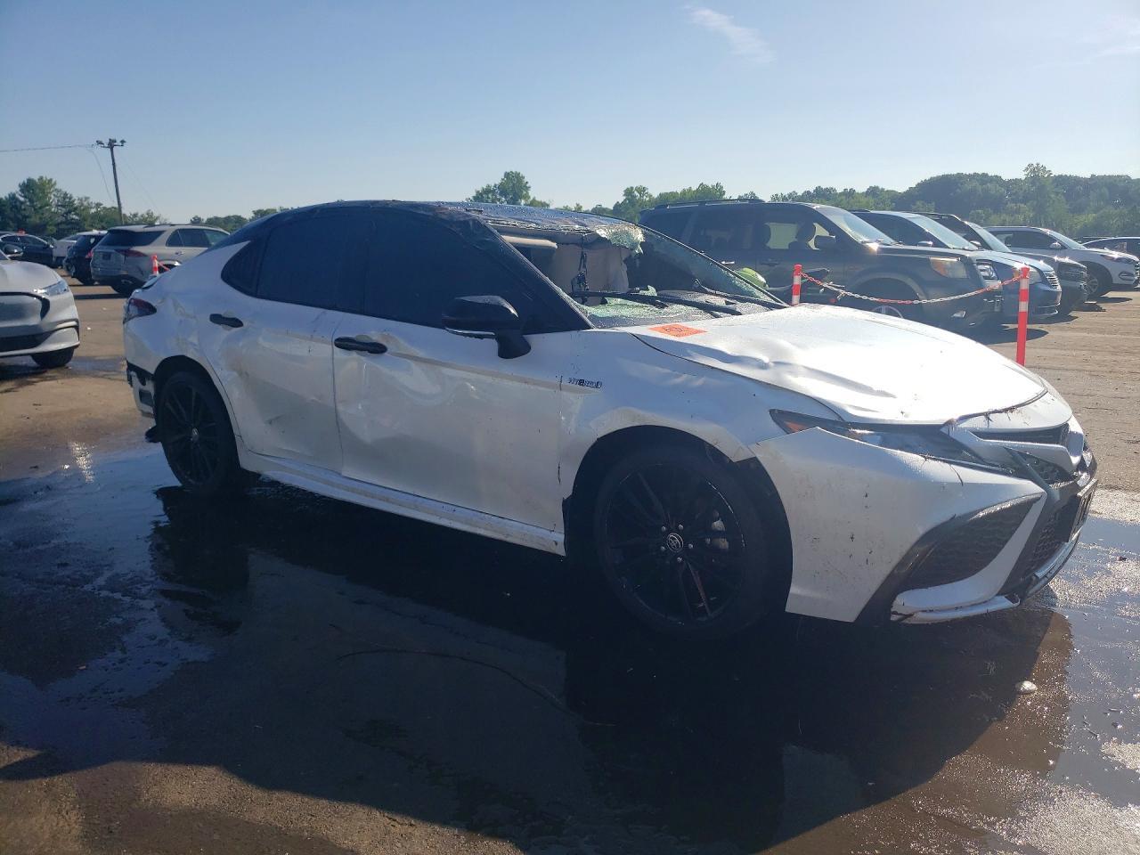 2021 TOYOTA CAMRY XSE — Фото 4 из 12