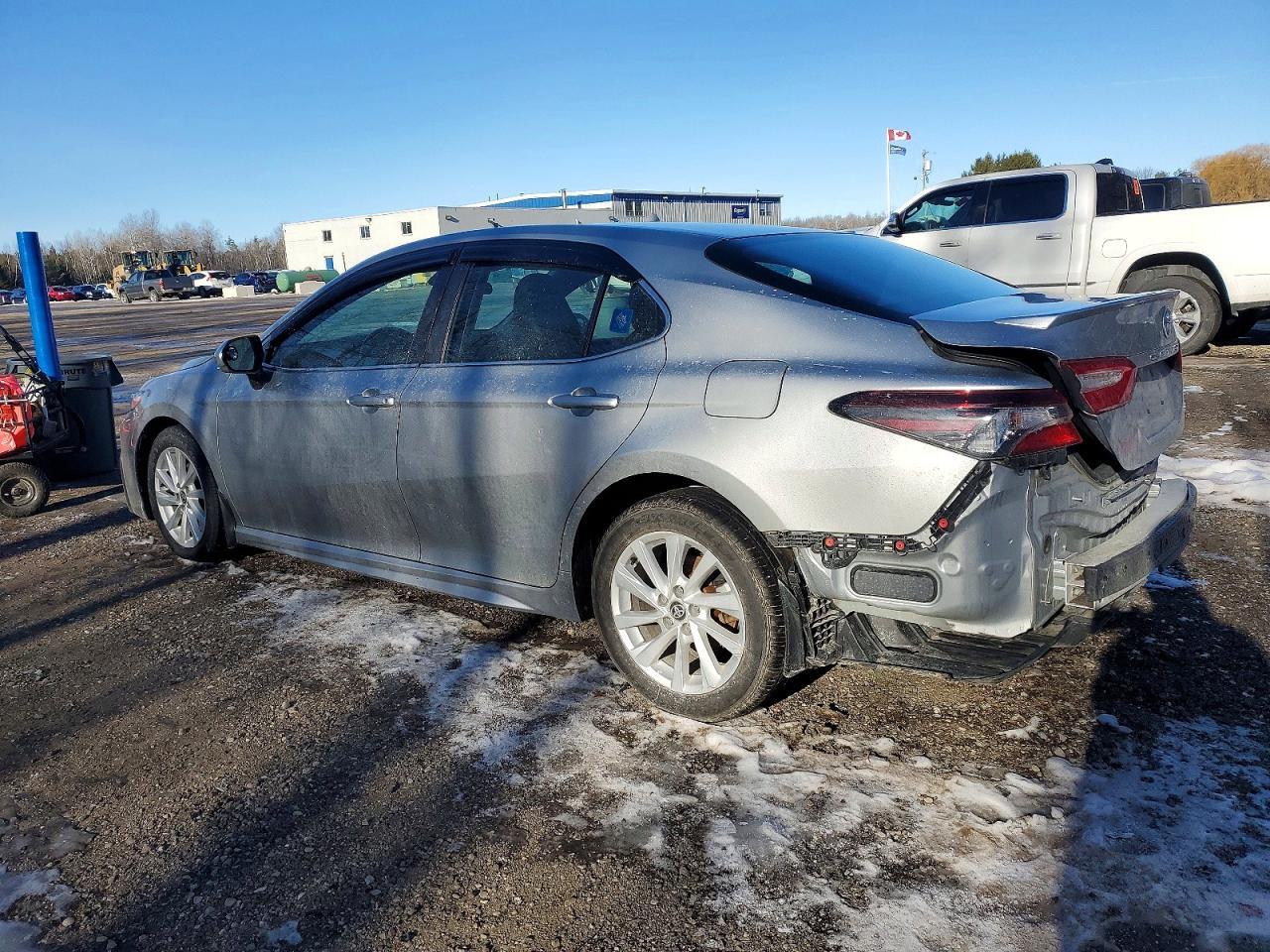 2021 TOYOTA CAMRY SE — Фото 2 из 13