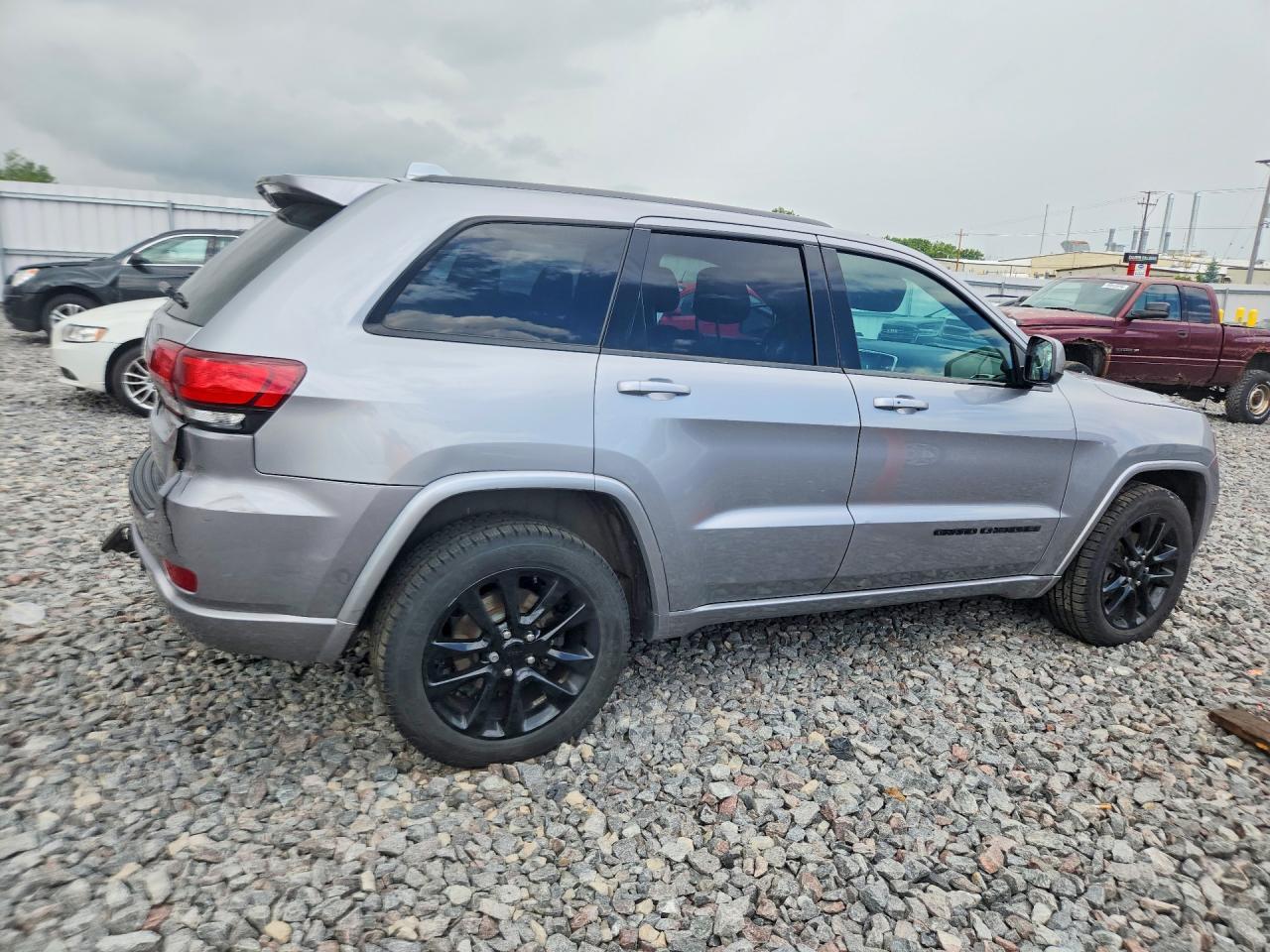 2017 JEEP GRAND CHEROKEE LAREDO — Фото 3 из 13