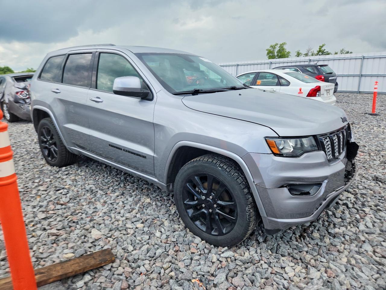 2017 JEEP GRAND CHEROKEE LAREDO — Фото 4 из 13